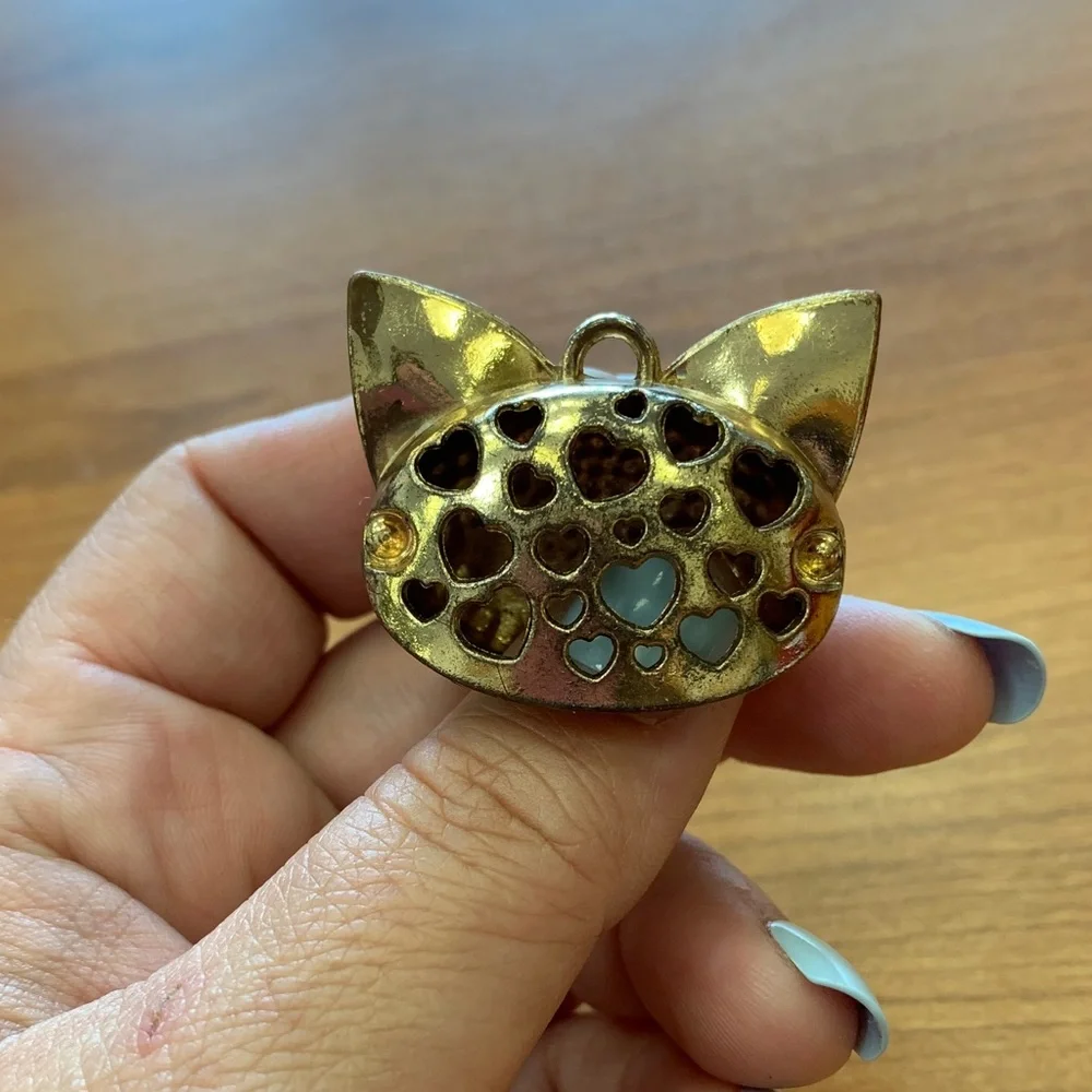 Elegant Cat Pendant with Pearl and Brown Rhinestone Accents